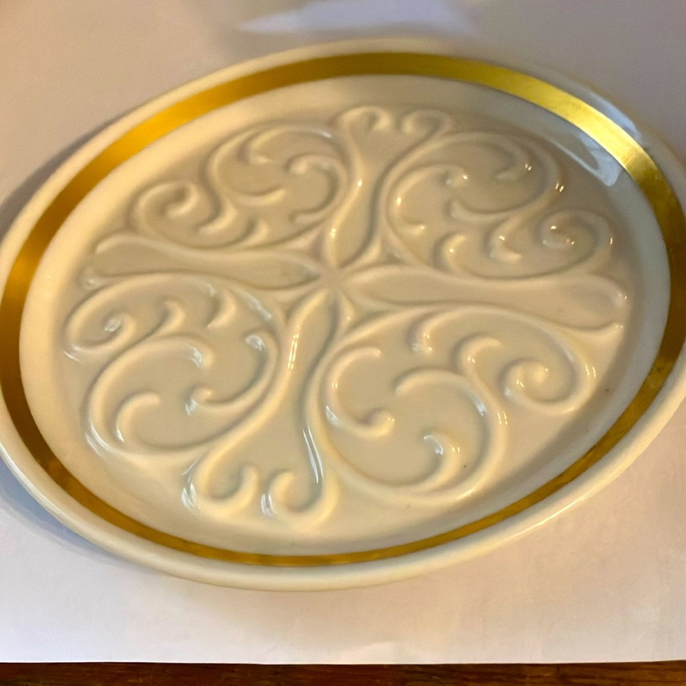 Lenox Gold and White Dinnerware Plate with Elegant Embossed Design